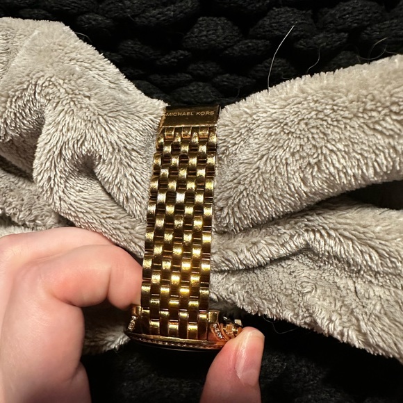 Michael Kors Pressley Rose Gold Watch - Picture 4 of 5